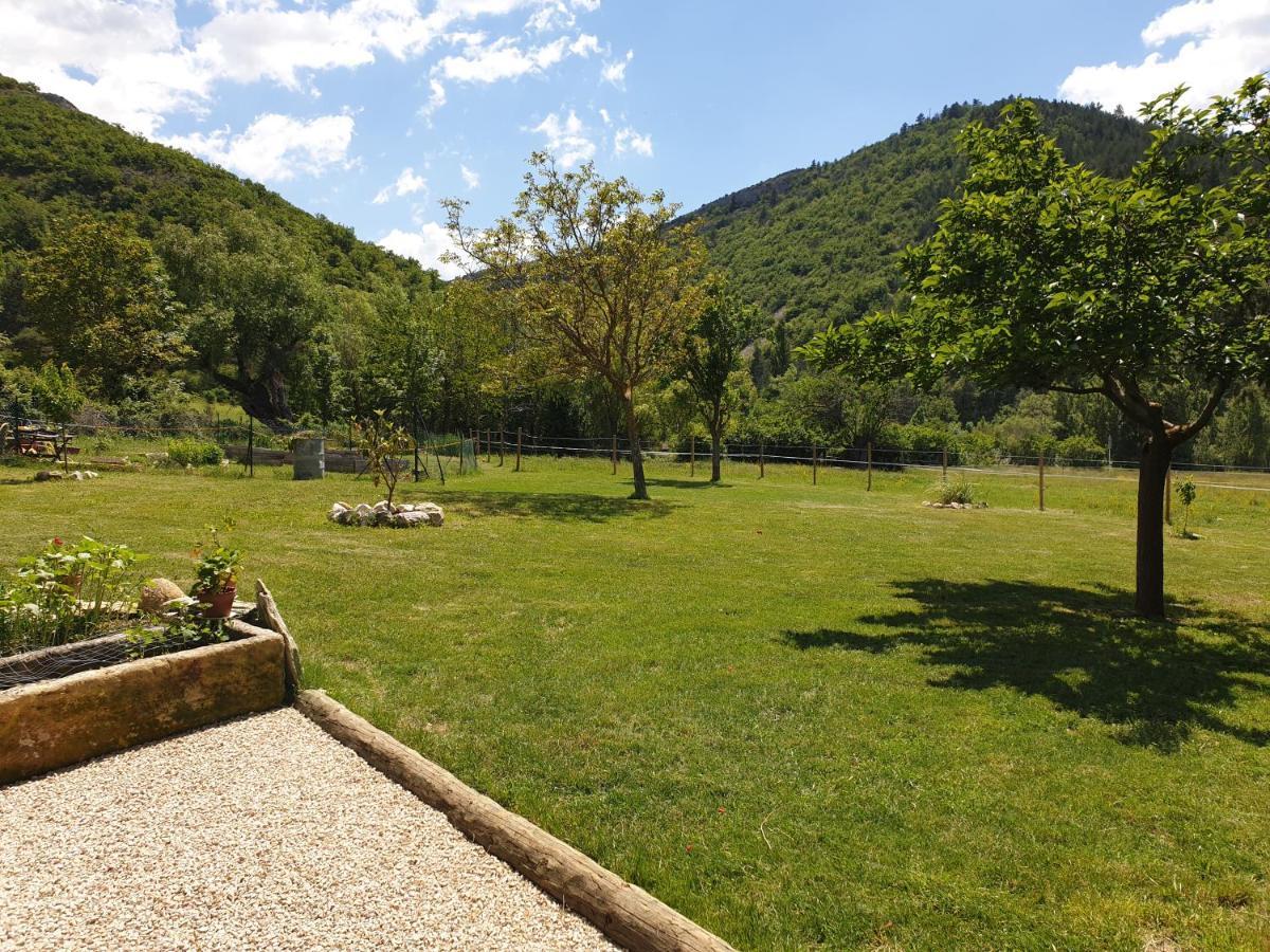 Mas De Reilhanette Montbrun-les-Bains Exteriér fotografie