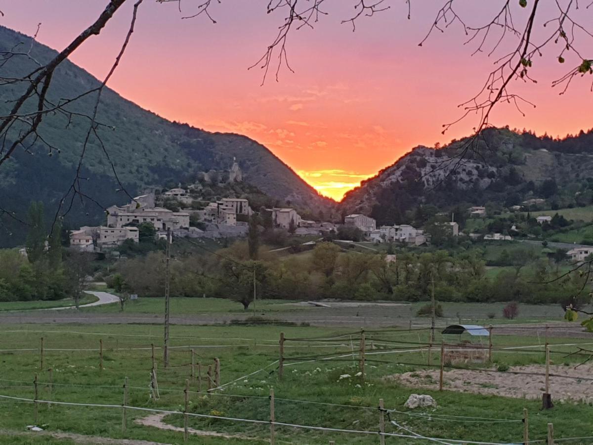 Mas De Reilhanette Montbrun-les-Bains Exteriér fotografie
